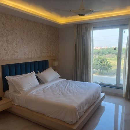 Hotel Holiday Grand Greater Noida Eksteriør billede