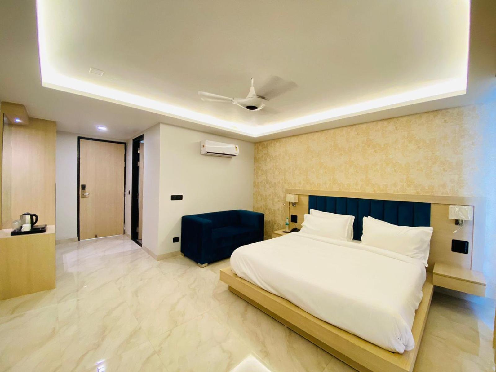 Hotel Holiday Grand Greater Noida Eksteriør billede