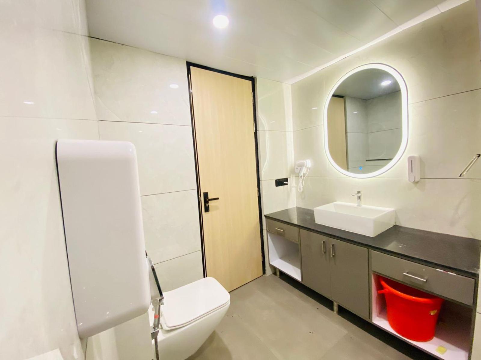 Hotel Holiday Grand Greater Noida Eksteriør billede