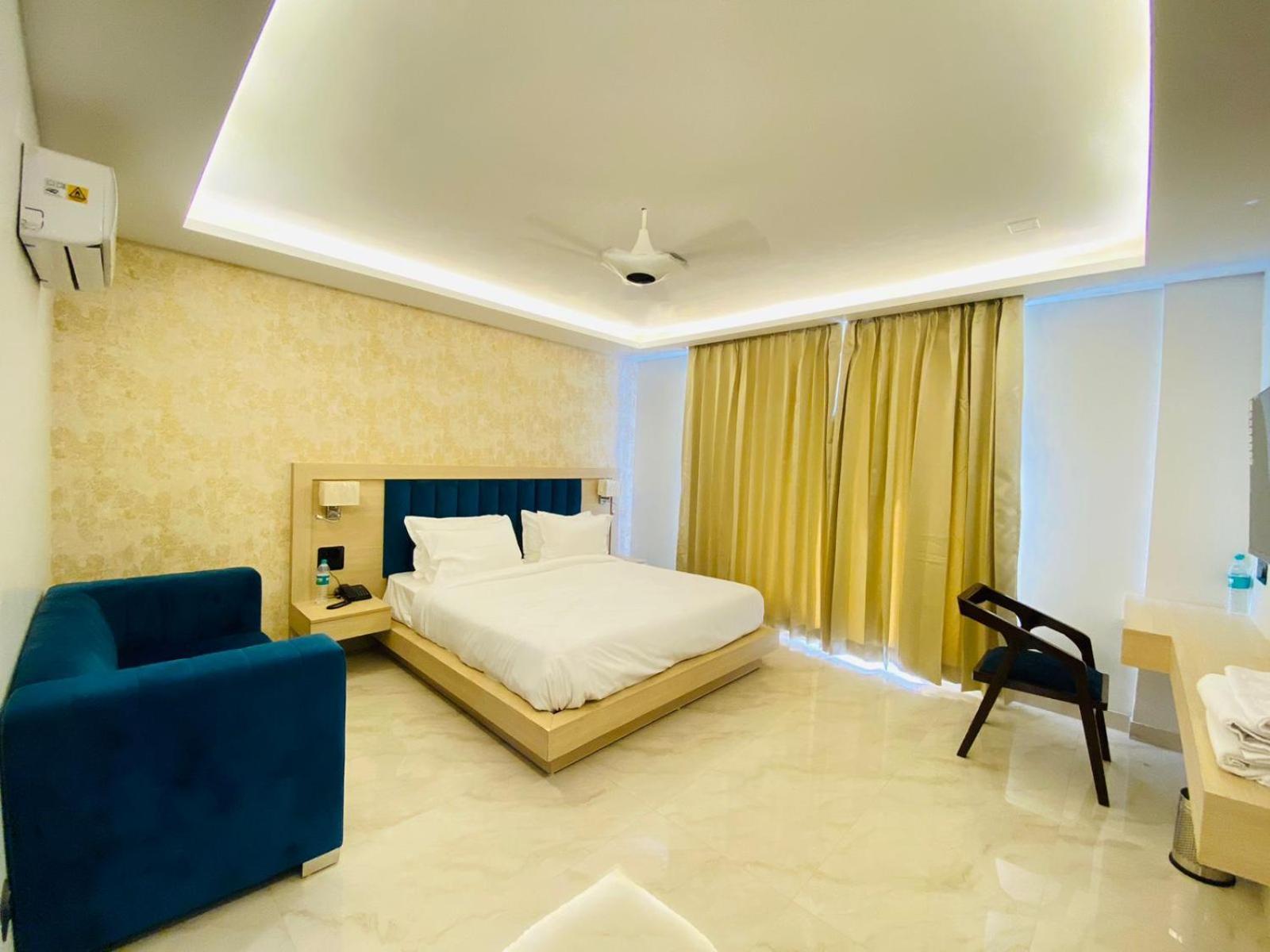 Hotel Holiday Grand Greater Noida Eksteriør billede
