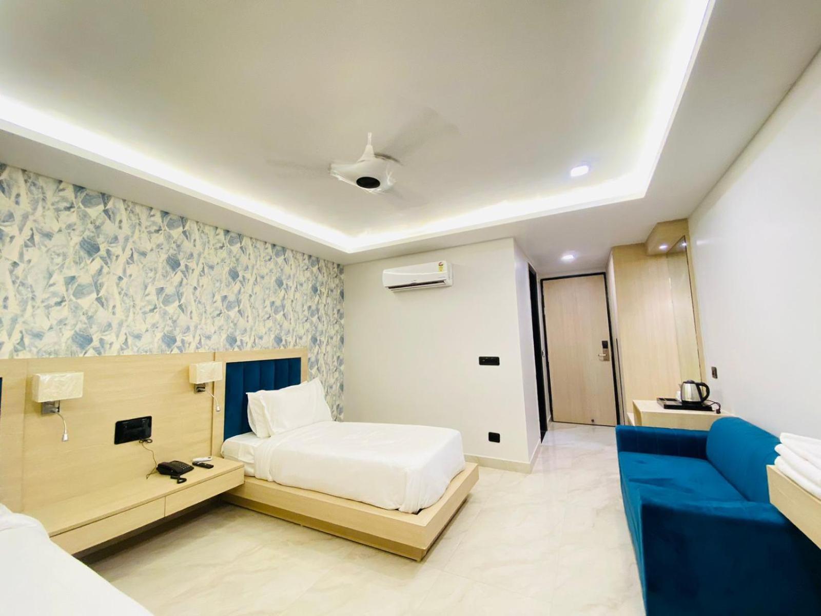 Hotel Holiday Grand Greater Noida Eksteriør billede
