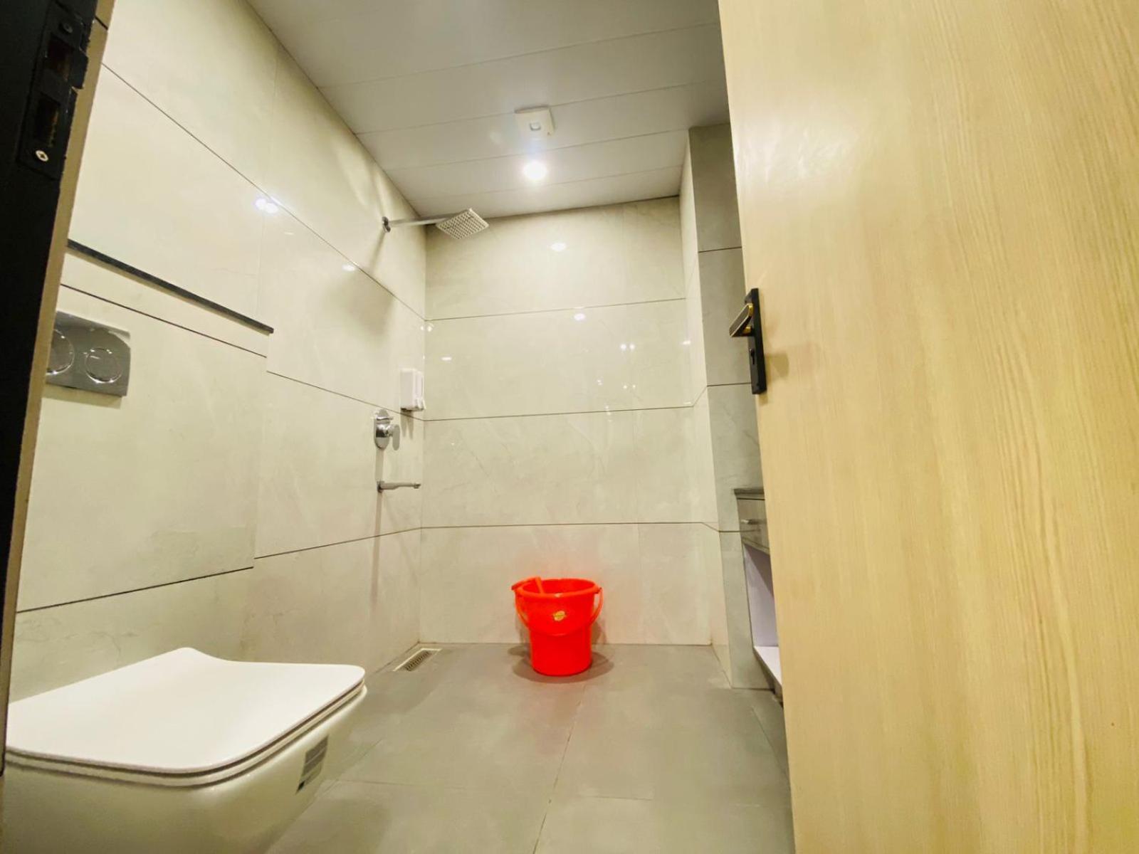 Hotel Holiday Grand Greater Noida Eksteriør billede