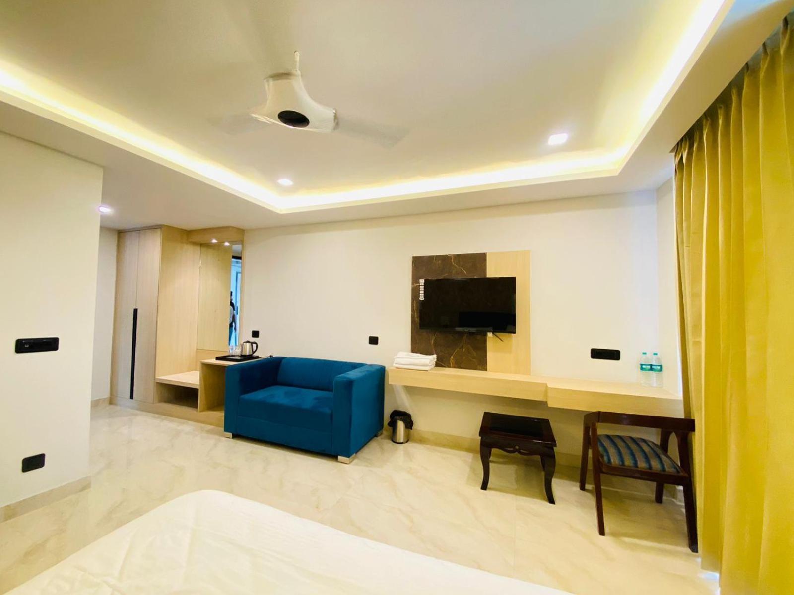Hotel Holiday Grand Greater Noida Eksteriør billede