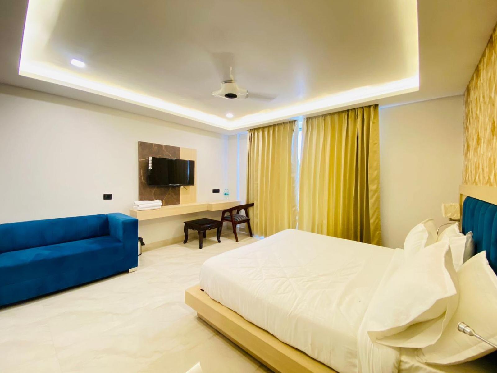 Hotel Holiday Grand Greater Noida Eksteriør billede