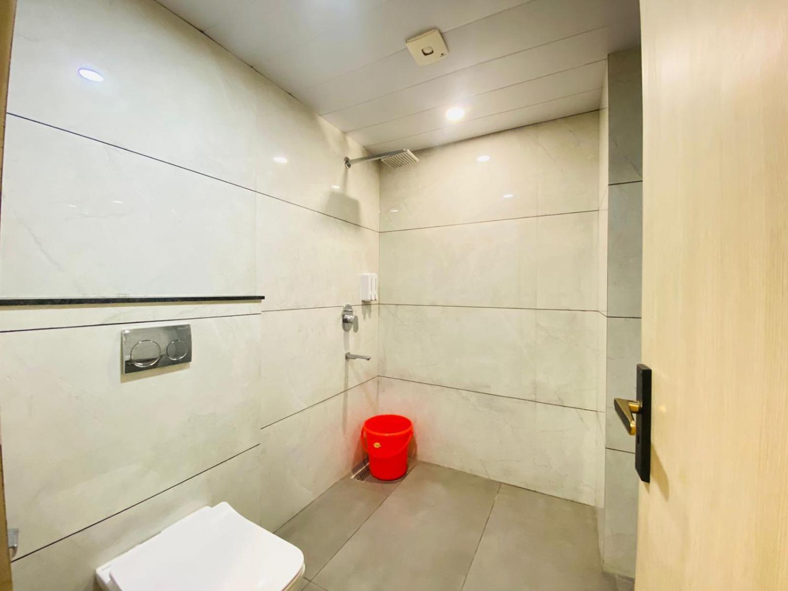 Hotel Holiday Grand Greater Noida Eksteriør billede