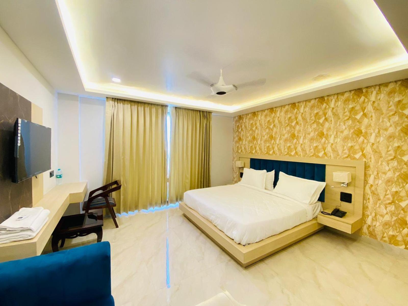 Hotel Holiday Grand Greater Noida Eksteriør billede