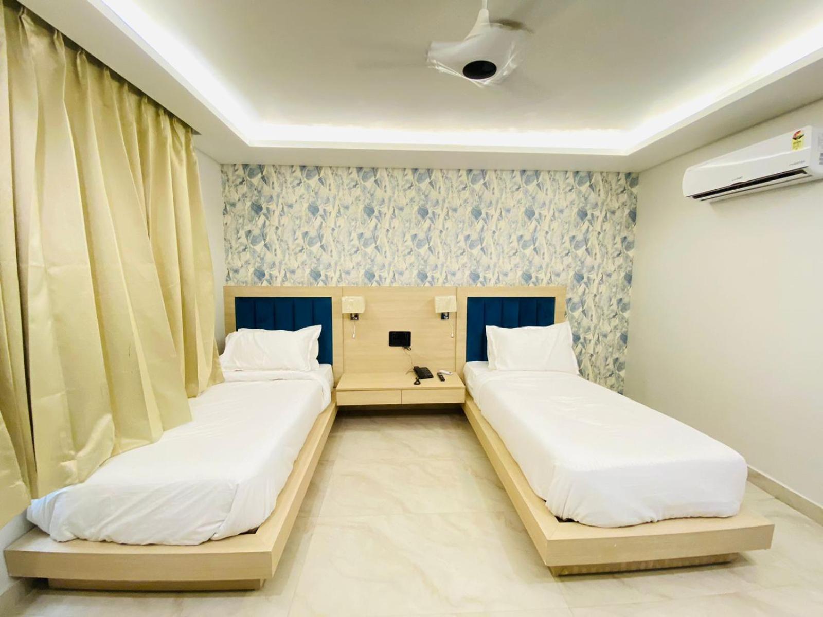 Hotel Holiday Grand Greater Noida Eksteriør billede