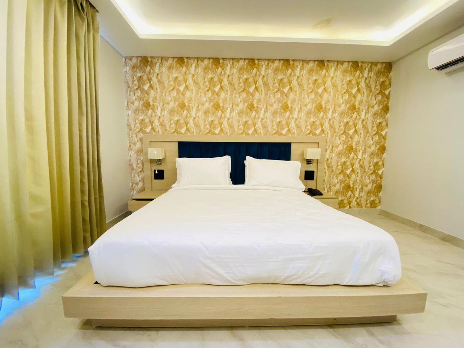 Hotel Holiday Grand Greater Noida Eksteriør billede