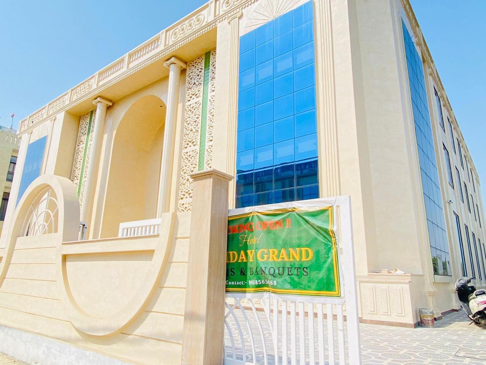 Hotel Holiday Grand Greater Noida Eksteriør billede