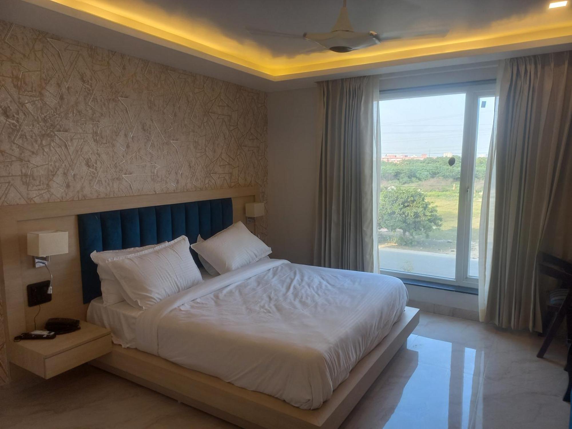 Hotel Holiday Grand Greater Noida Eksteriør billede